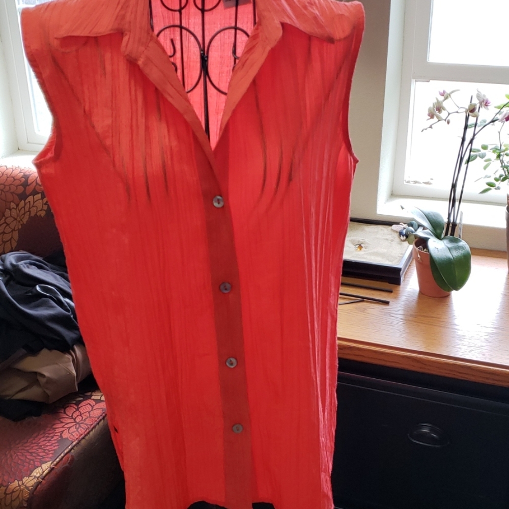 Sleeveless button-up shirt